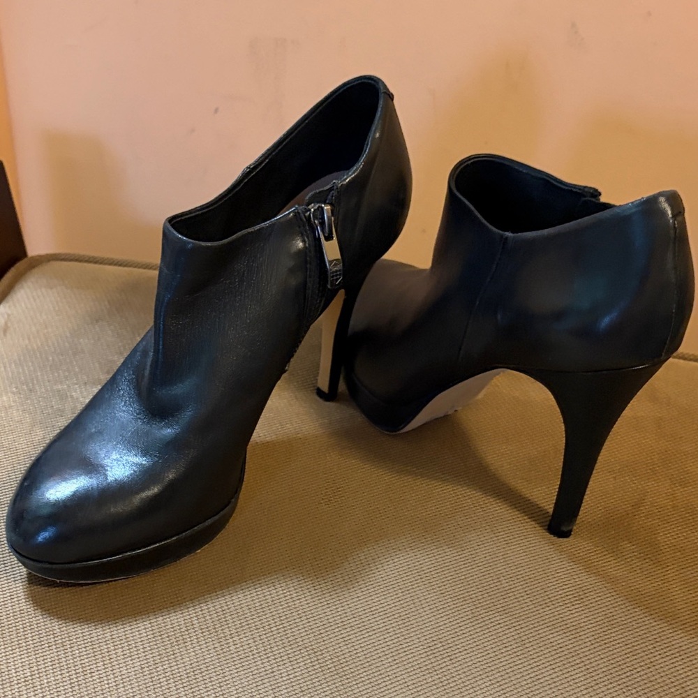 Vince Camuto Black Leather Ankle Booties - Picture 3 of 10